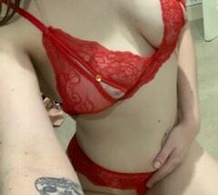 Ellie likes squirting, sex with strangers, rough sex, group sex, swinging, lace, sex toys