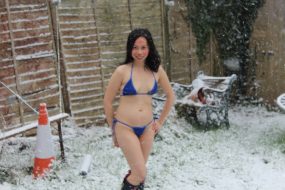 Alizee loves warm water, role playing, domination