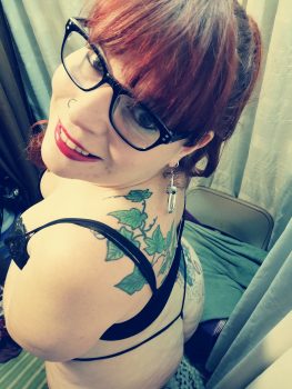 RosieRedAss Has Joined SlipperyBean To Sell Nudes, Naughty Videos & Panties